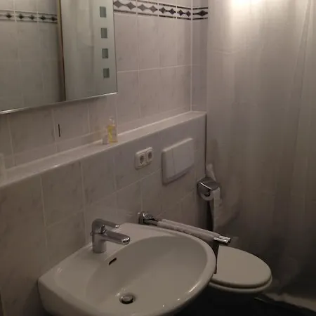 Gartenapartment Pullach شقة *