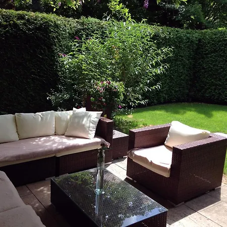 Gartenapartment Pullach شقة *