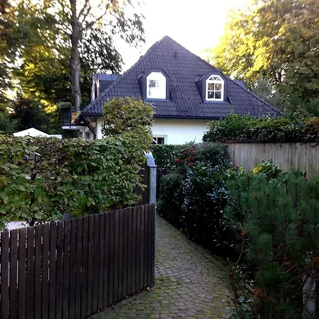 Gartenapartment Pullach شقة *